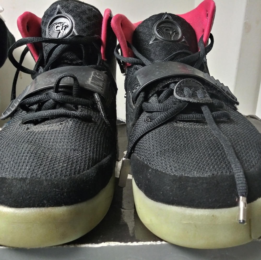 Nike Yeezy (Solar)
